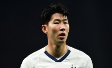 开云体育官网-热刺球迷抗议裁判判罚，要求公开调查