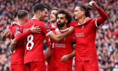 开云体育app-利物浦战胜曼联，夺走对手领先位置