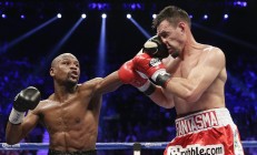 开云体育下载-逆转之夜，从足球场到羽毛球馆，永不放弃的体育史诗