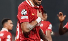 开云体育登录-利物浦与阿斯顿维拉交锋，实力碰撞角逐如火如荼