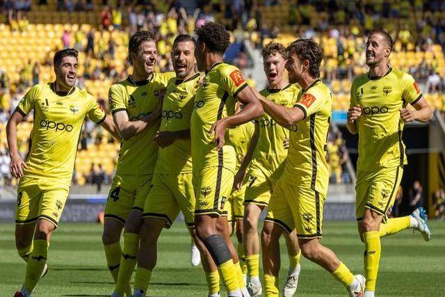 顶级联赛强敌对决激发球迷热情场上火爆 顶级联赛强敌对决激发球迷热情场上火爆