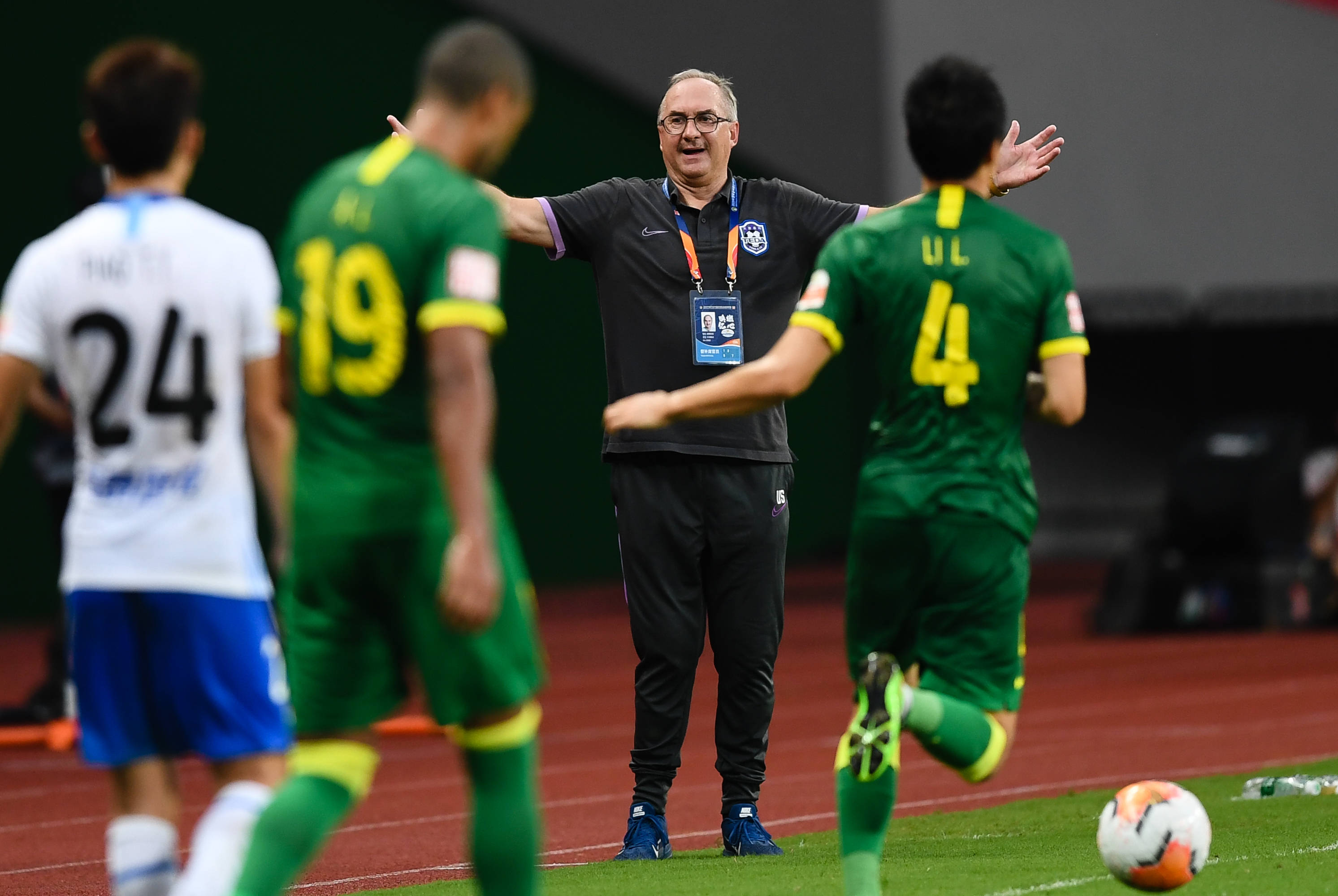 巴恩利再次告负,球队面临考验 巴恩利再次告负,球队面临考验