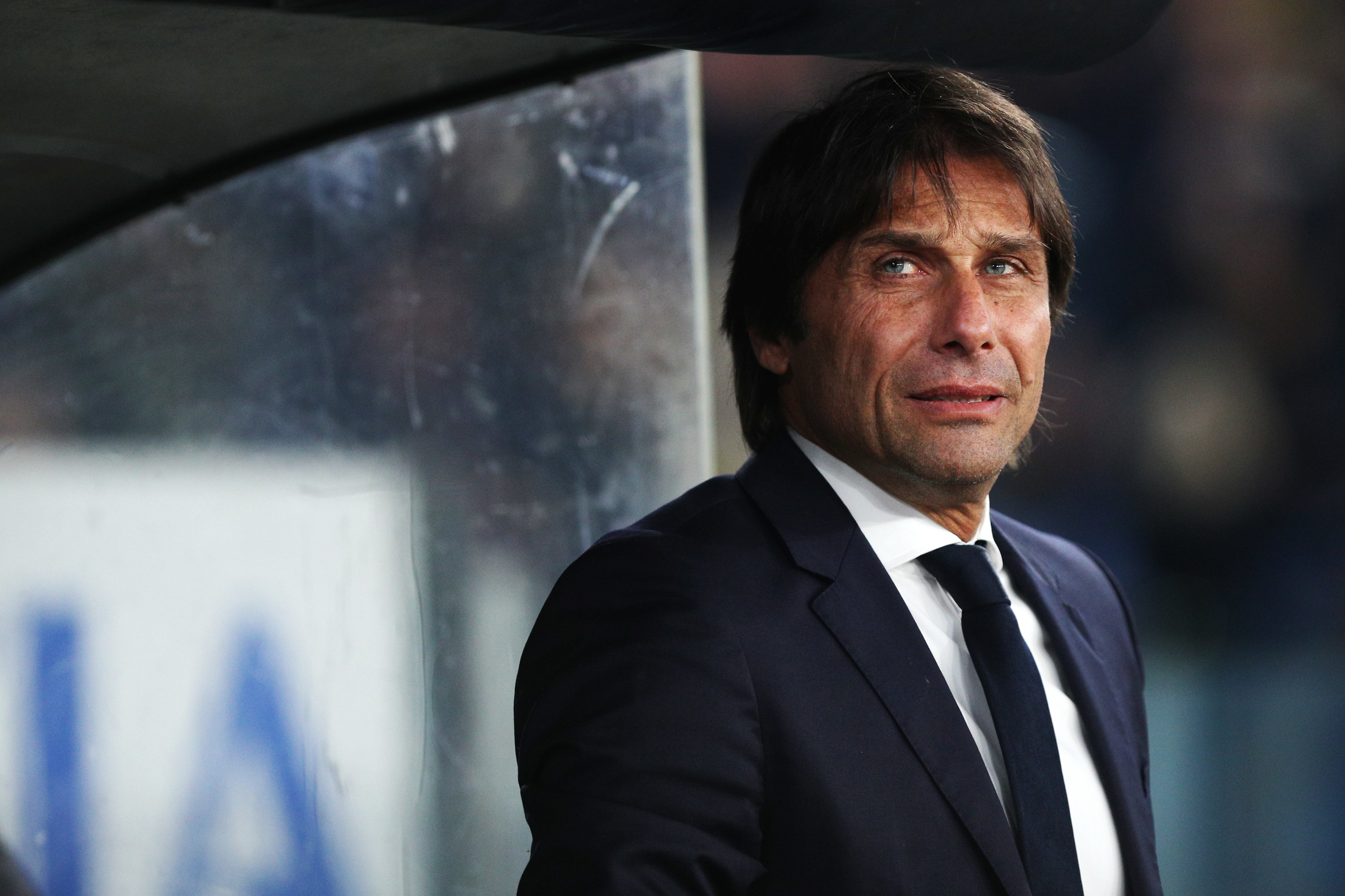 关于切尔西拟购入巴塞罗那中场比达尔，引发球迷期待的信息