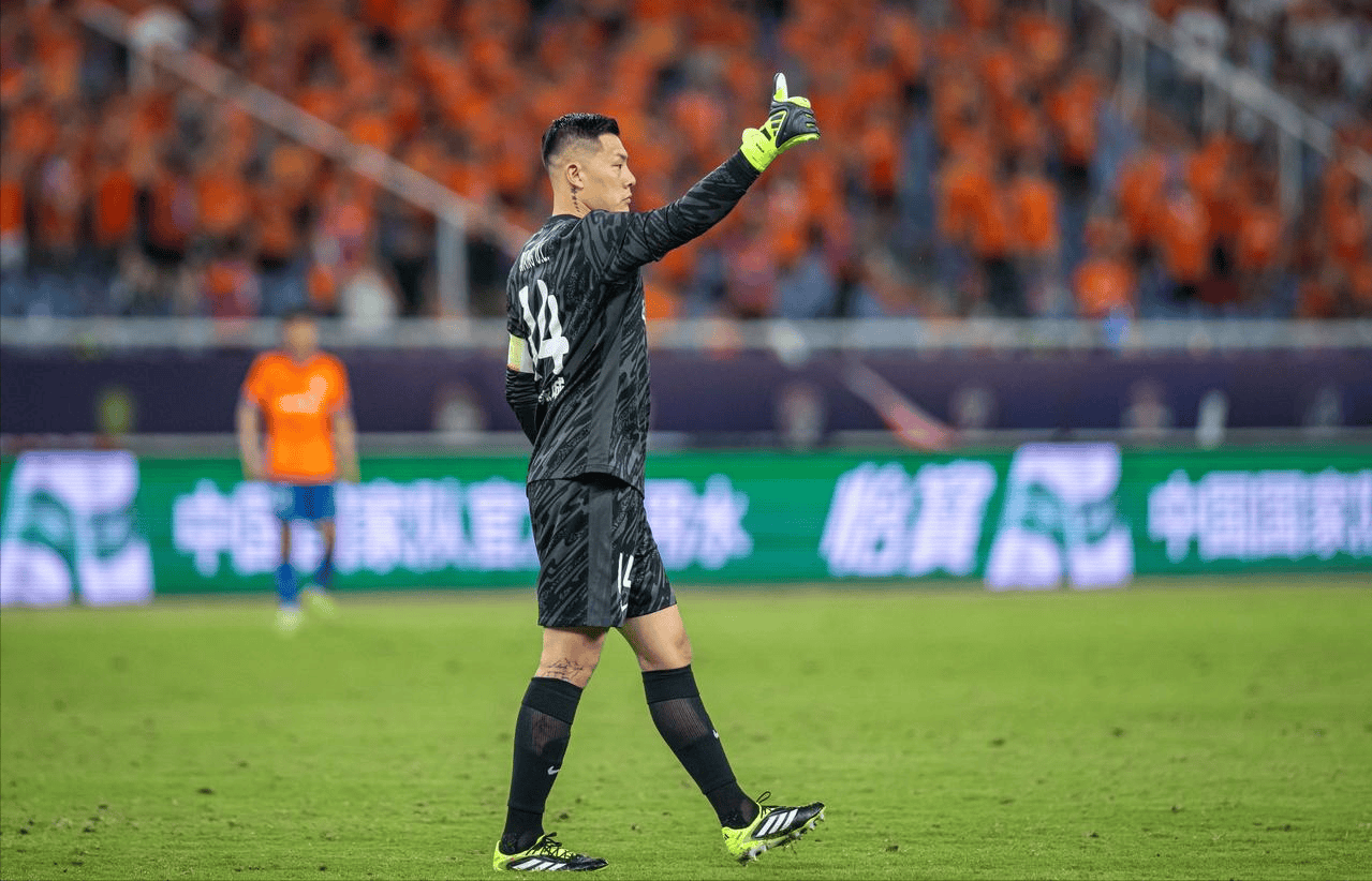 关于中超球员关注国际足坛大事，展现全球视野的信息