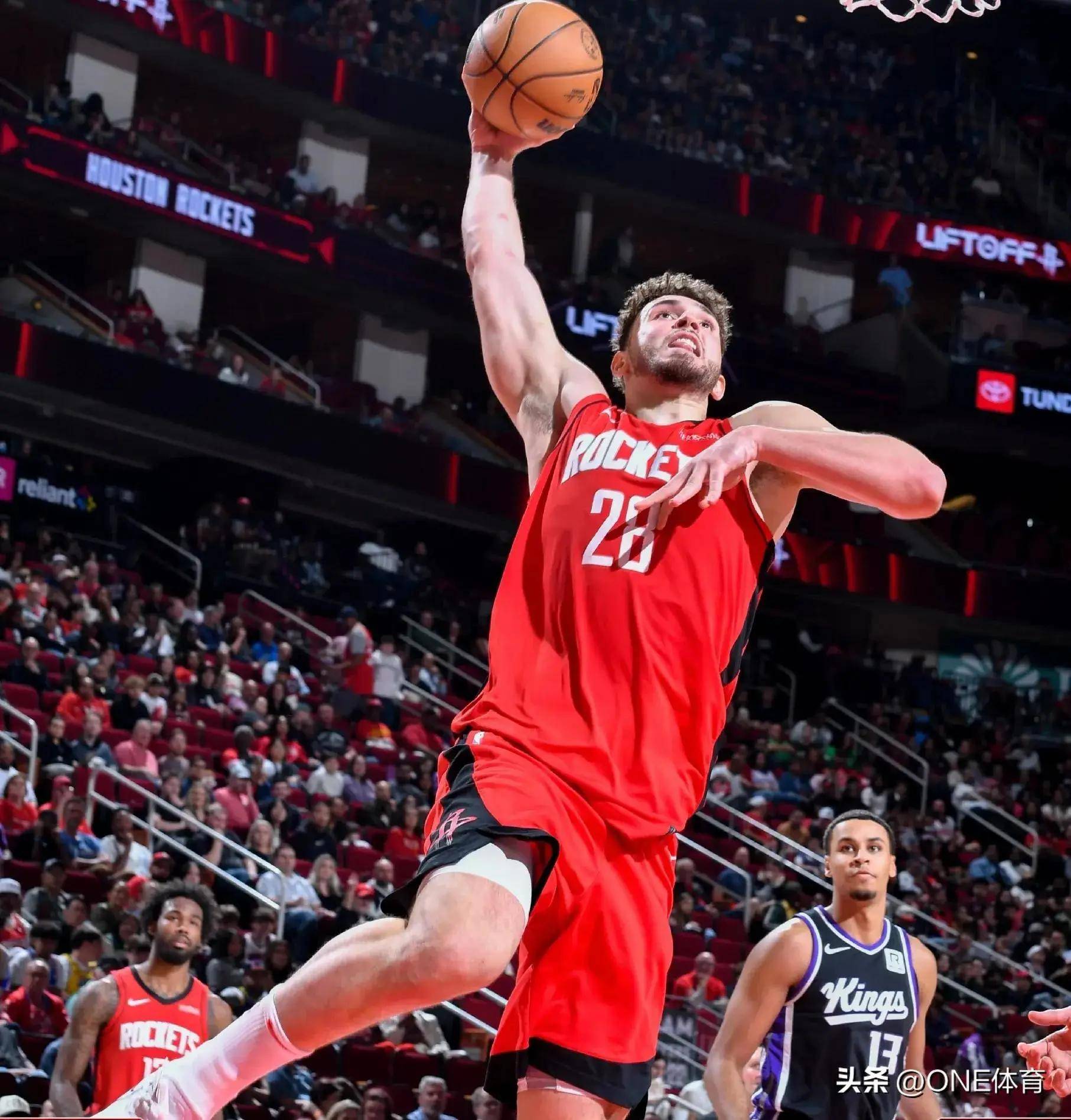 老鹰主场大胜，球员表现完美无缺令人钦佩