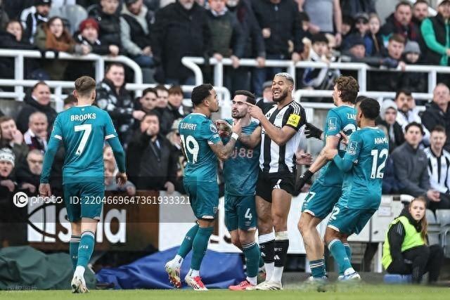 埃弗顿遭遇主场压制，连胜止步