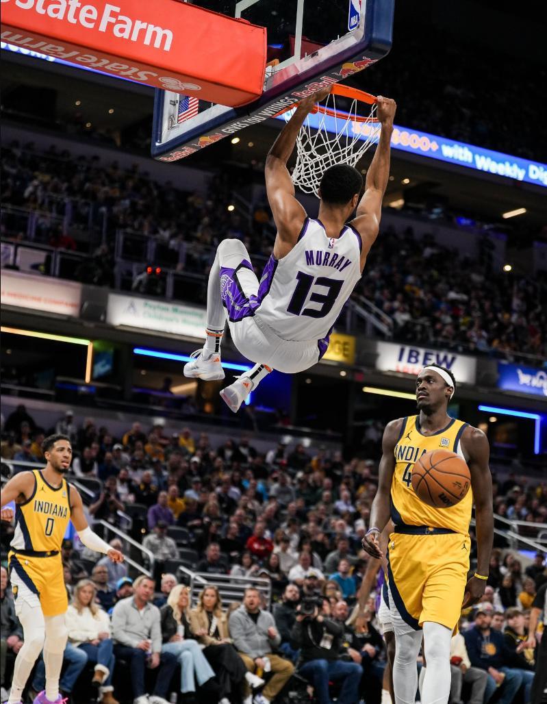 太阳后卫砍下三分制胜球，完成逆转战绩