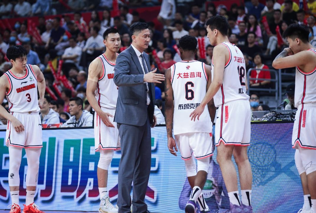 广东队后卫表现稳定球迷赞不绝口的简单介绍