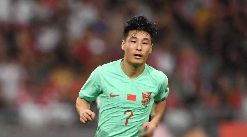 武磊表现抢眼，助球队取得关键胜利