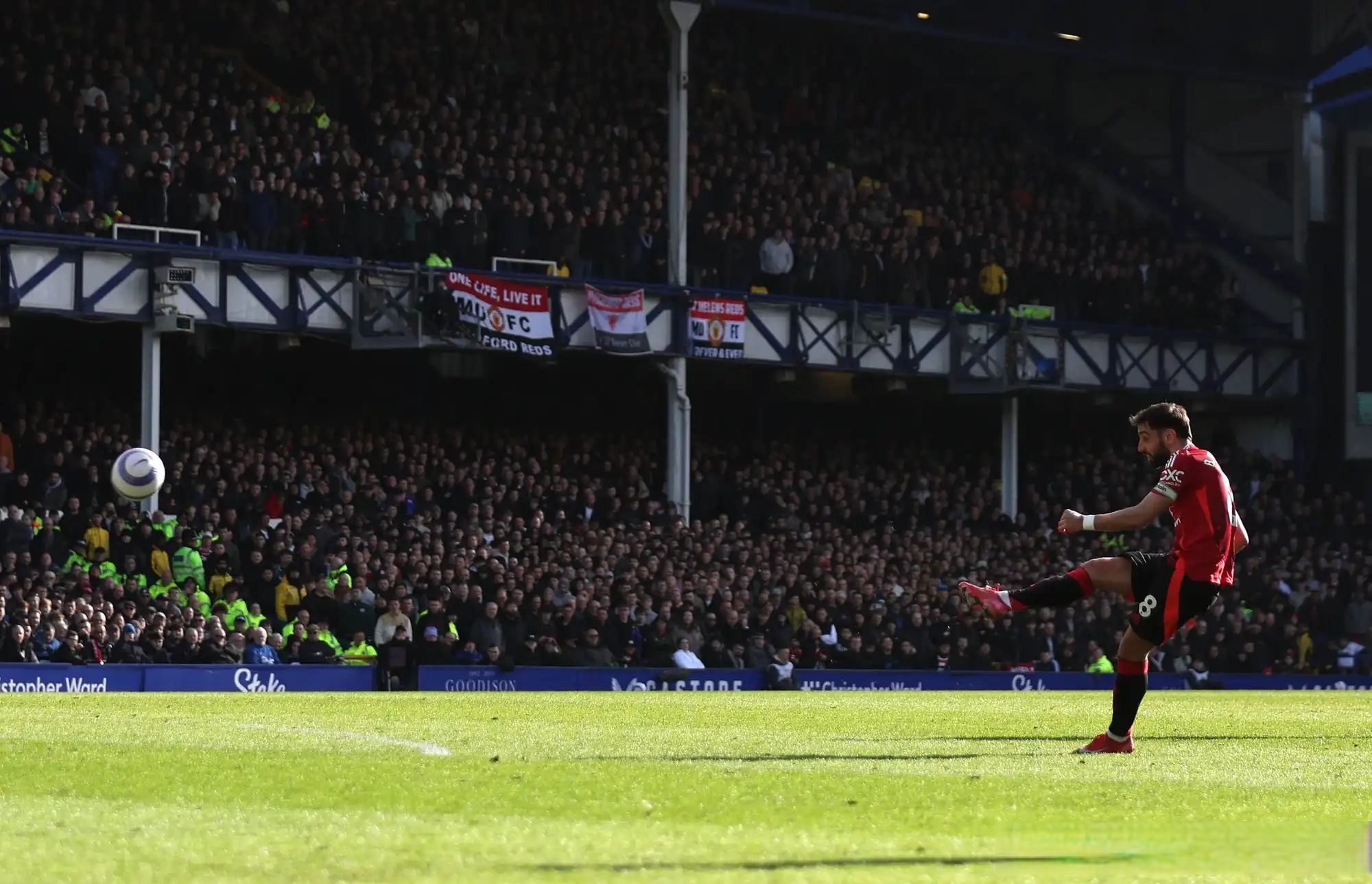 埃弗顿主场告捷,豪取保级关键三分的简单介绍 埃弗顿主场告捷,豪取保级关键三分的简单介绍