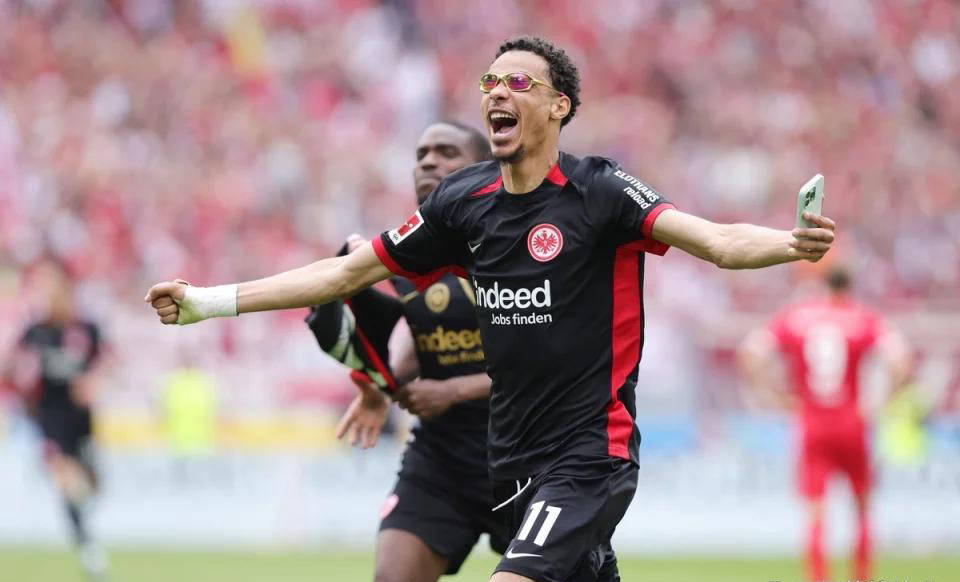 利物浦前锋代表法兰克福出战，表现抢眼