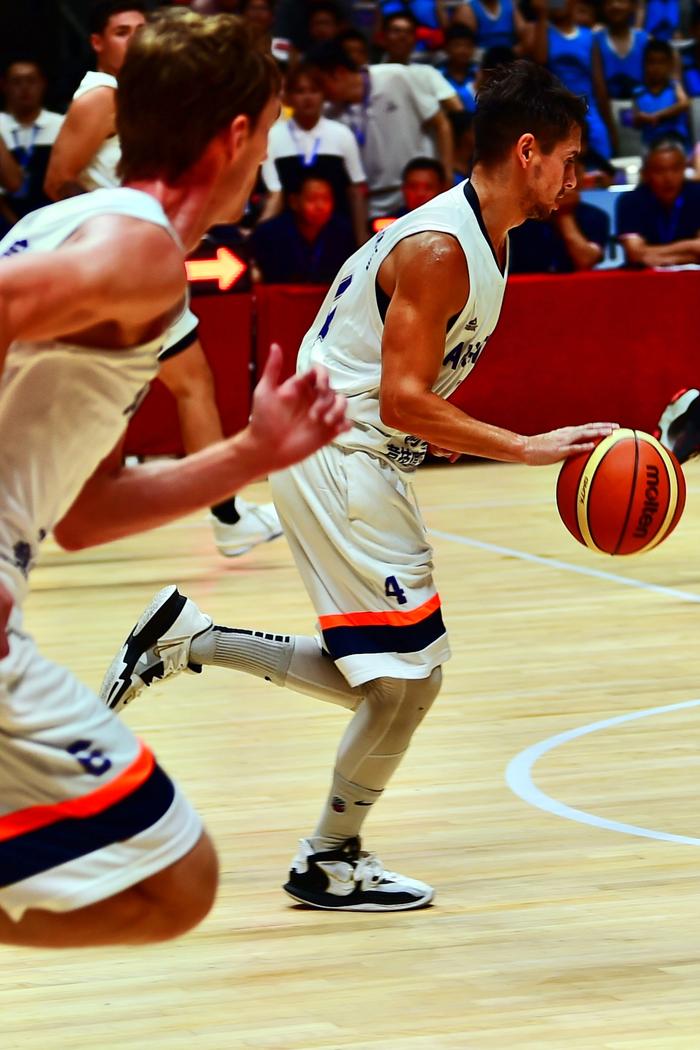 阿根廷篮球代表队再创佳绩，团结合作赢得赞誉