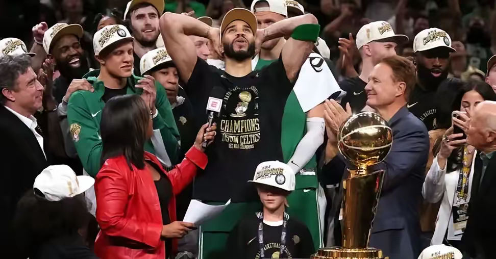 凯尔特人队员力压对手，无懈可击