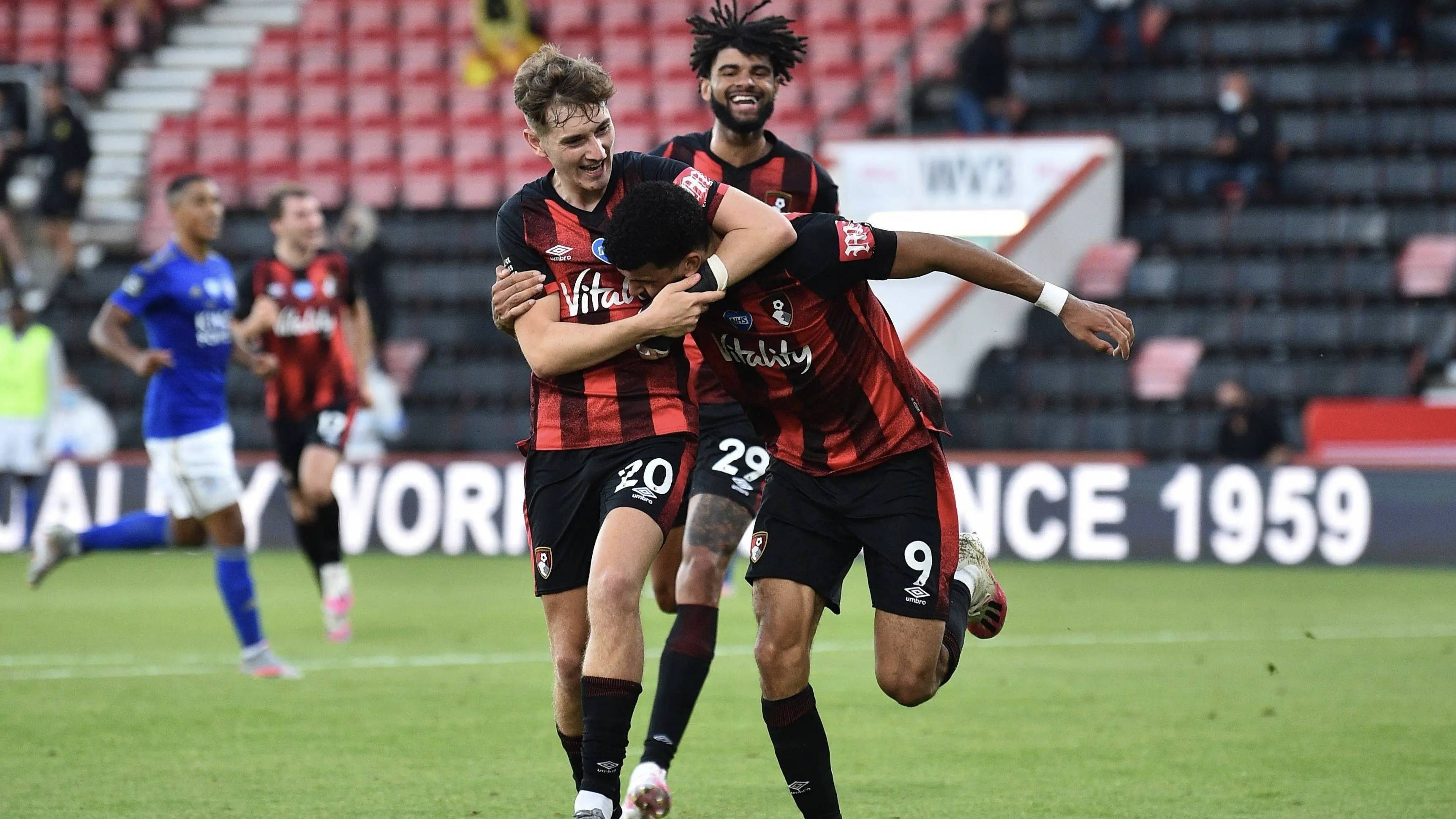 包含伯恩茅斯客场战平西汉姆联，难分高下的词条