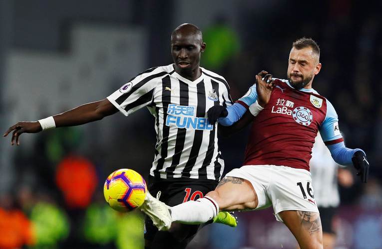 纽卡斯尔联主场告负，保级压力加重