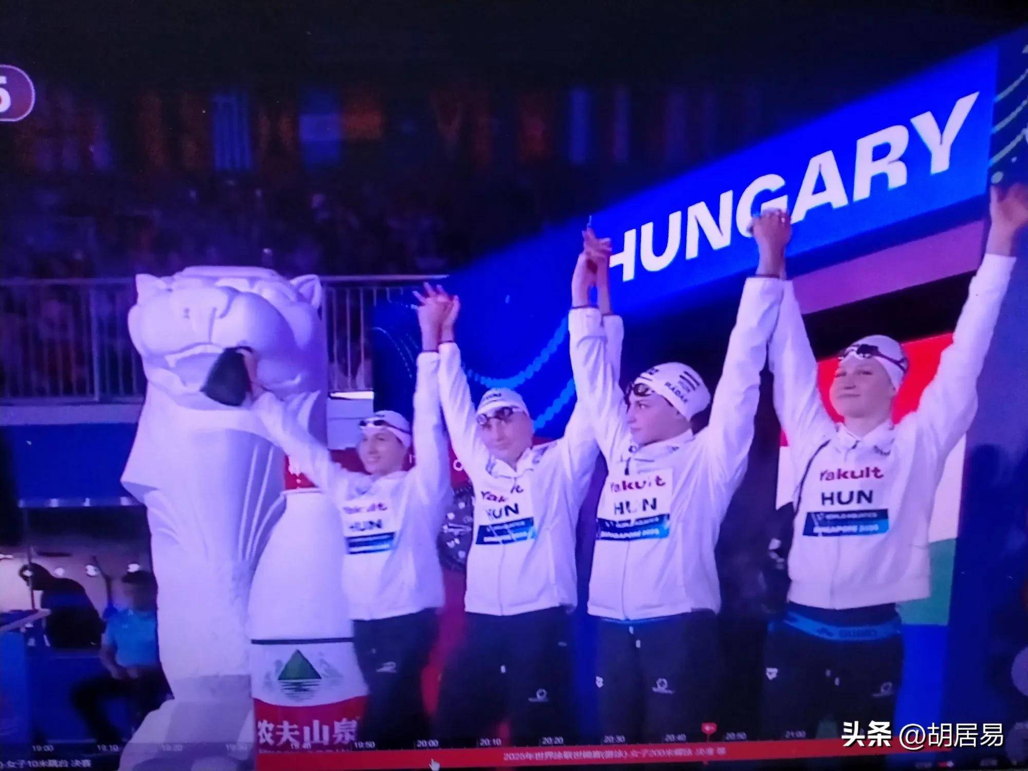 球员们奋勇拼搏，力争最佳表现