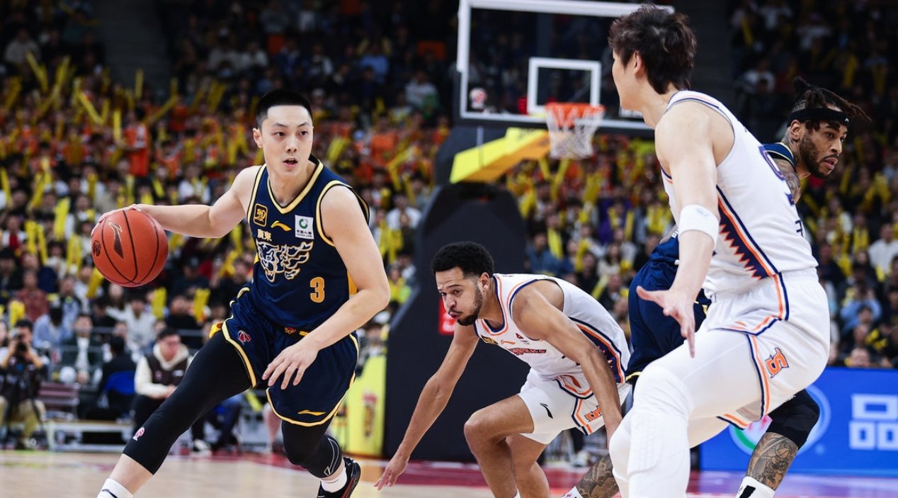 广东队主场力克北京队，保持不败