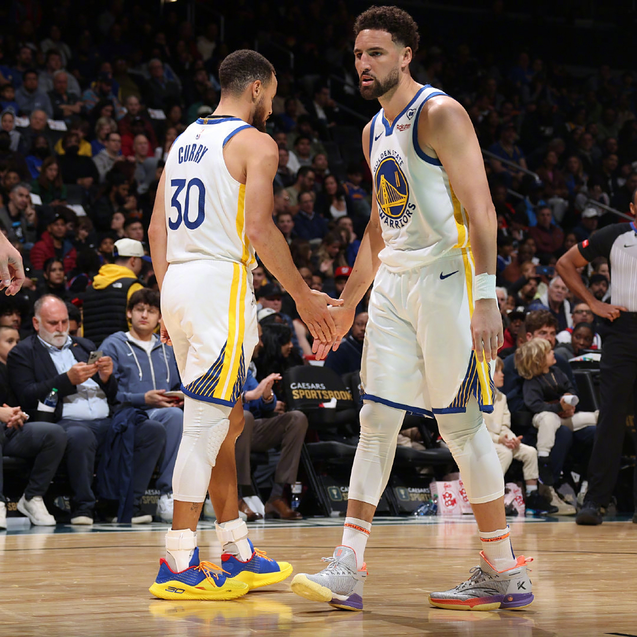 关于勇士迎战奇才：库里再度碰撞卡尔德隆的信息