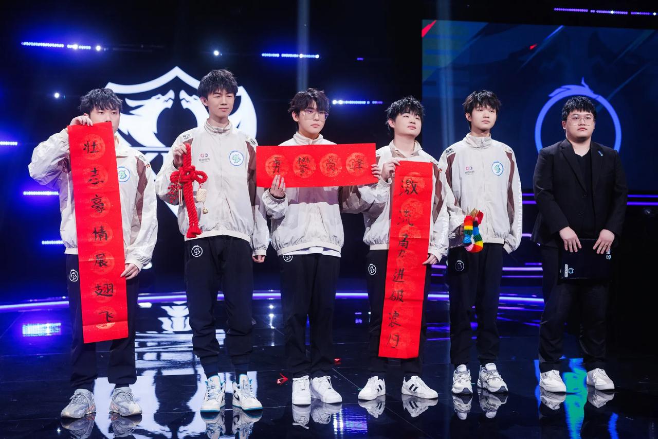 EDG绝杀C9，Viper关键团战开团秒人激烈交锋半决赛，技惊四座