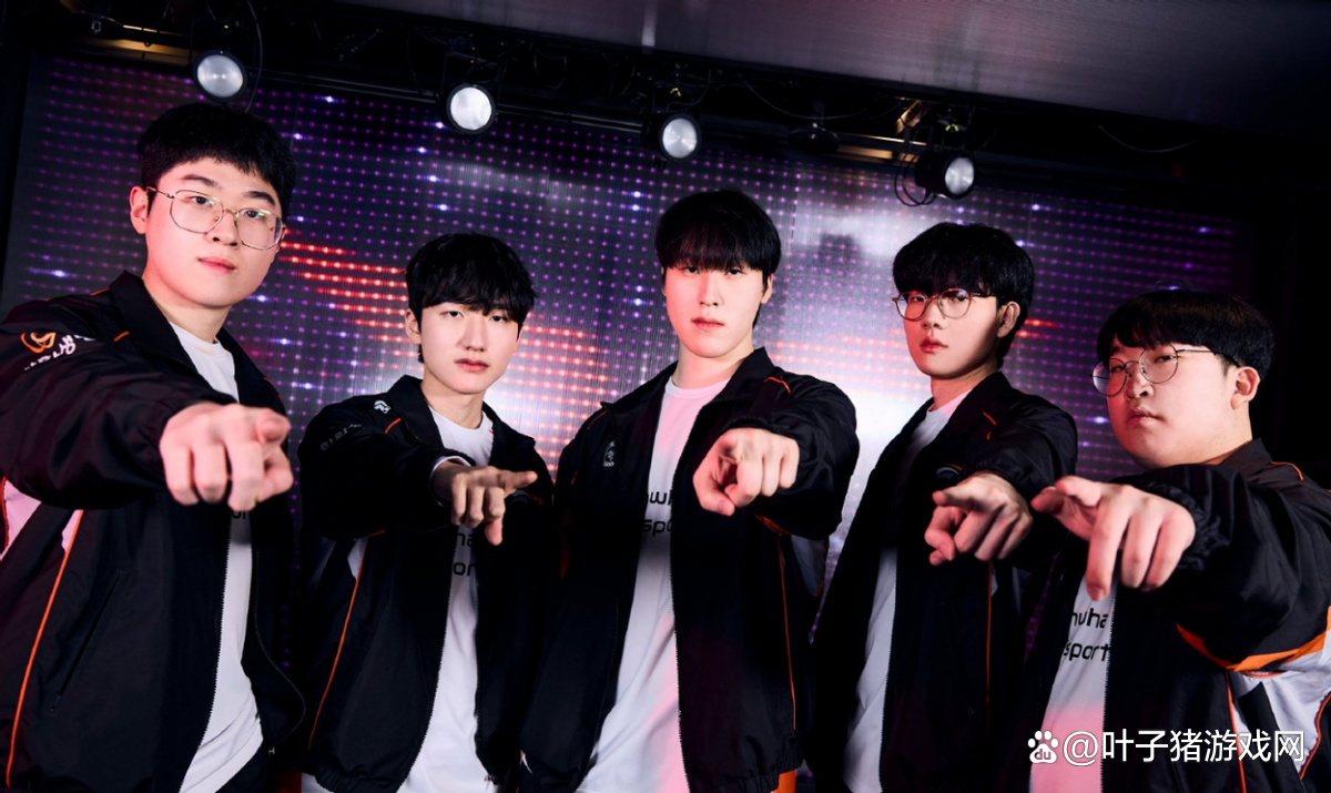 关于HLE力克SHR，Uzi关键团战开团秒人顶尖较量八强赛，留下经典瞬间的信息