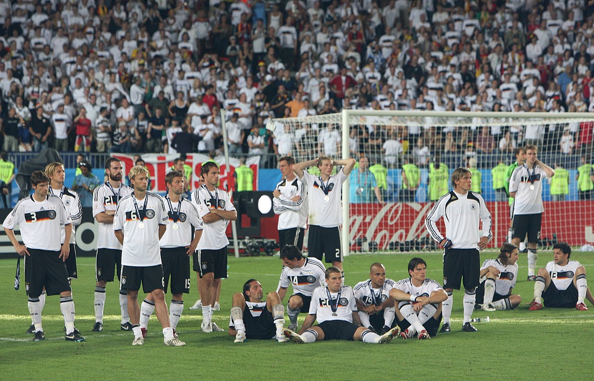 不容小觑：法兰克福队靠强大团队协作获得胜利