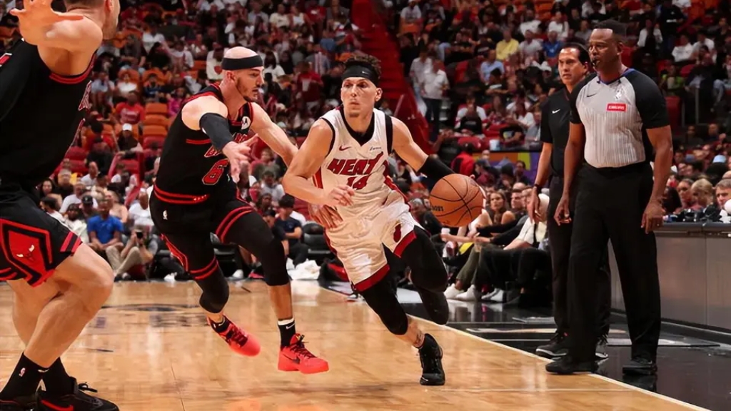 公牛队横扫凯尔特人队，晋级东部