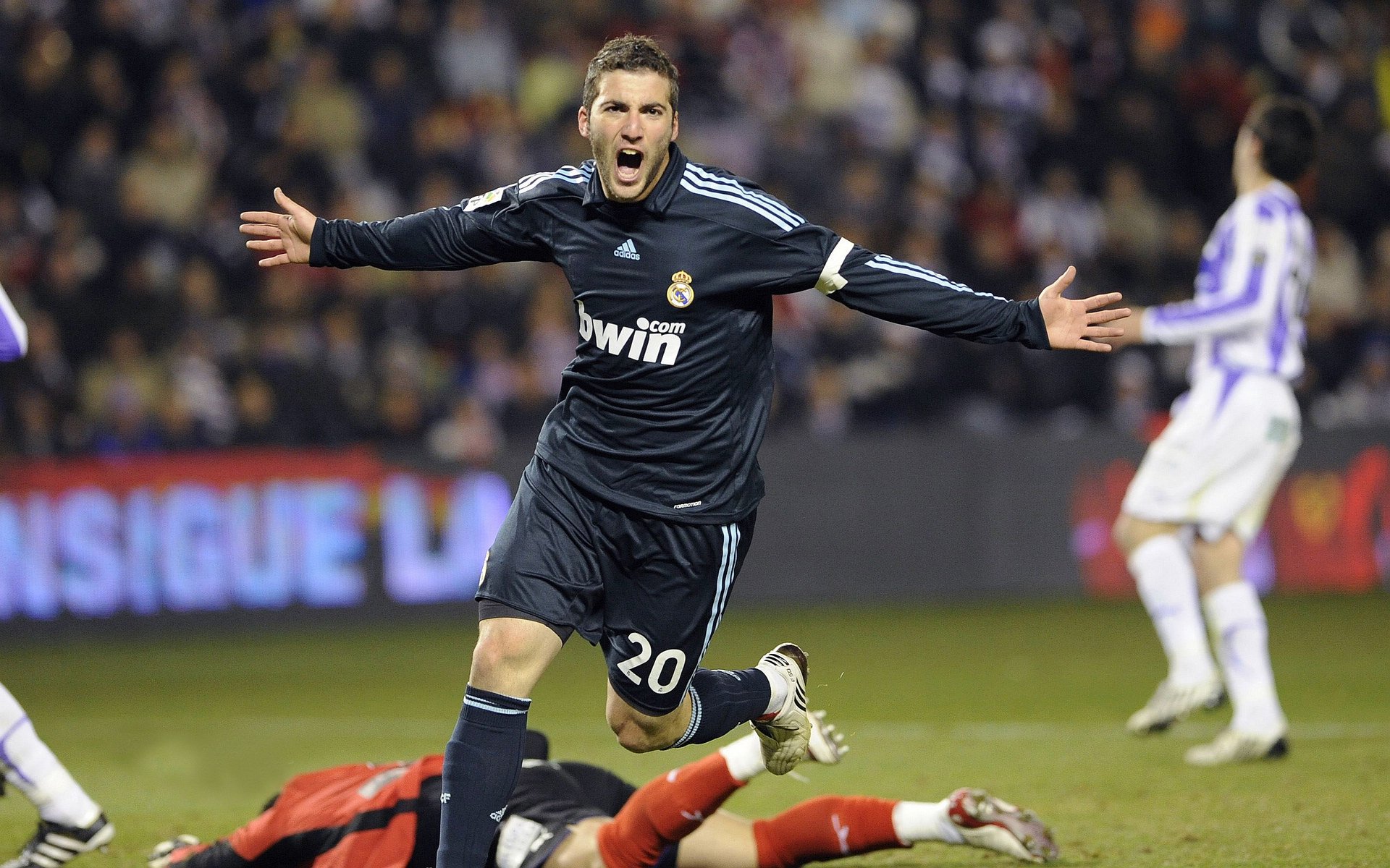 集体碾压与个人闪光,公牛战术交响乐与英格拉姆独奏诗篇