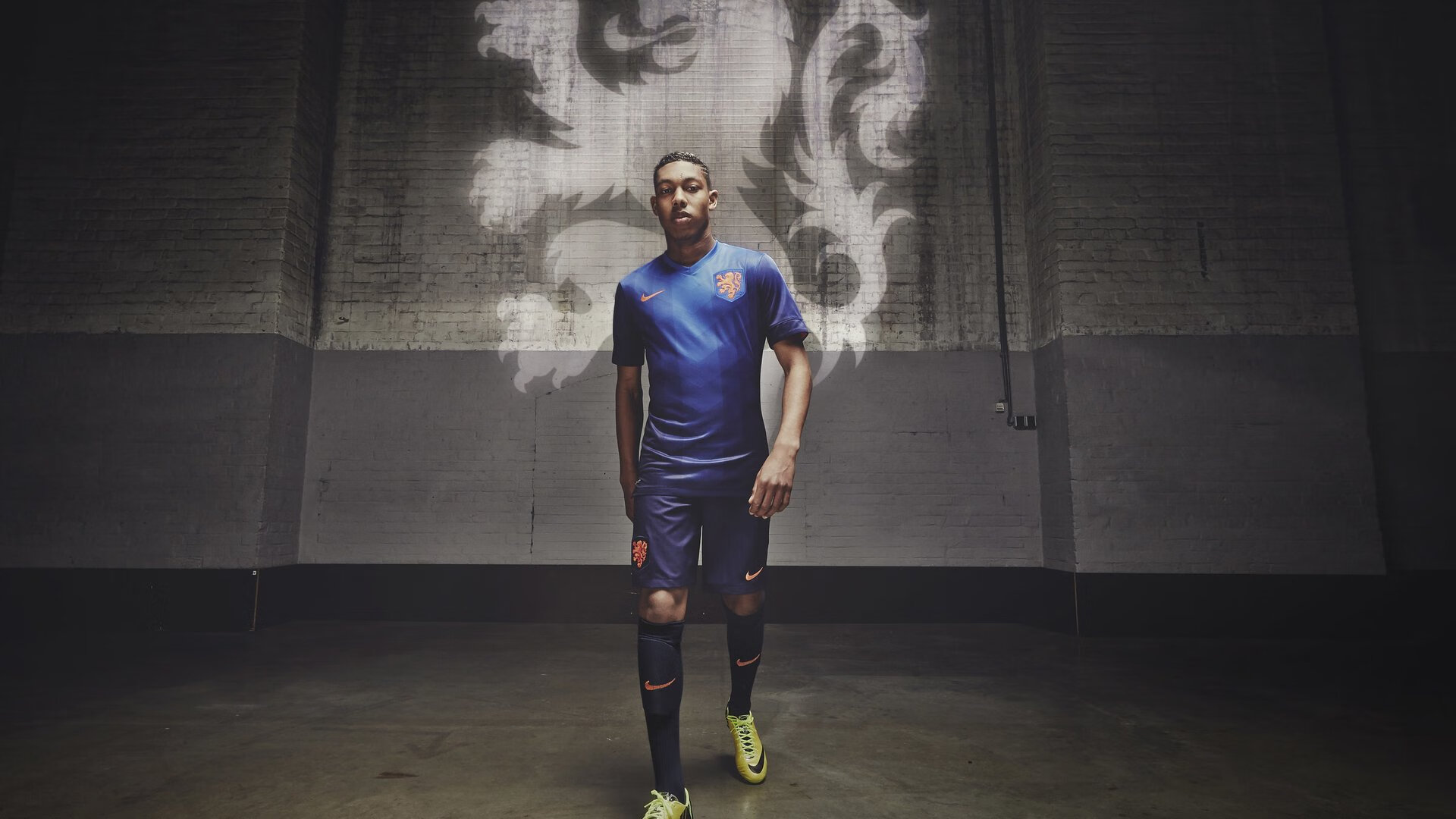 红土上的绝响，格林威治的独舞，兹维列夫如何用法网之殇淬炼出ATP总决赛的唯一纪录